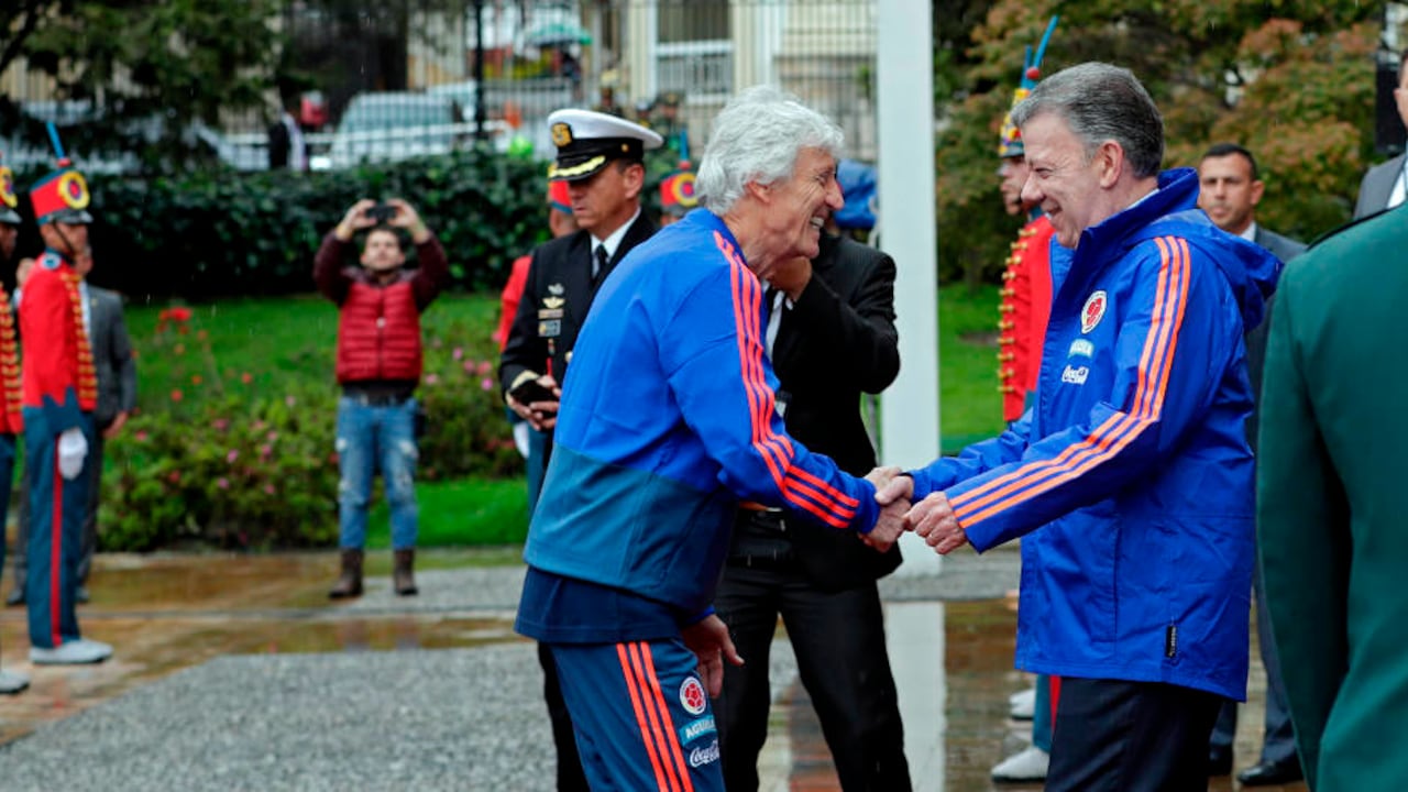 José Pékerman y Juan Manuel Santos. Plaza de armas de Casa de Nariño. Junio de 2018.