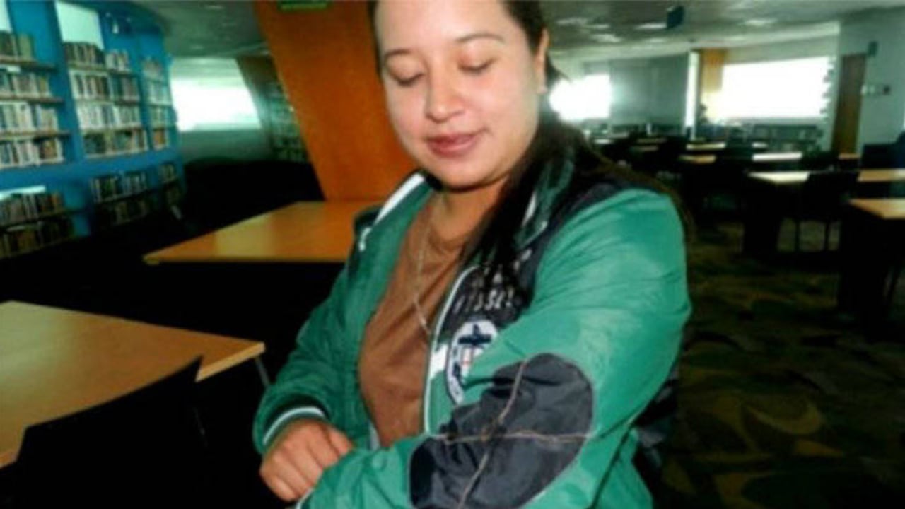 Chaqueta suministra una descarga eléctrica potente, lo suficiente como para alejar a los potenciales agresores. No califica como un arma. Cortesía BBC.