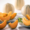 El melón es una fruta está compuesta de vitamina C.