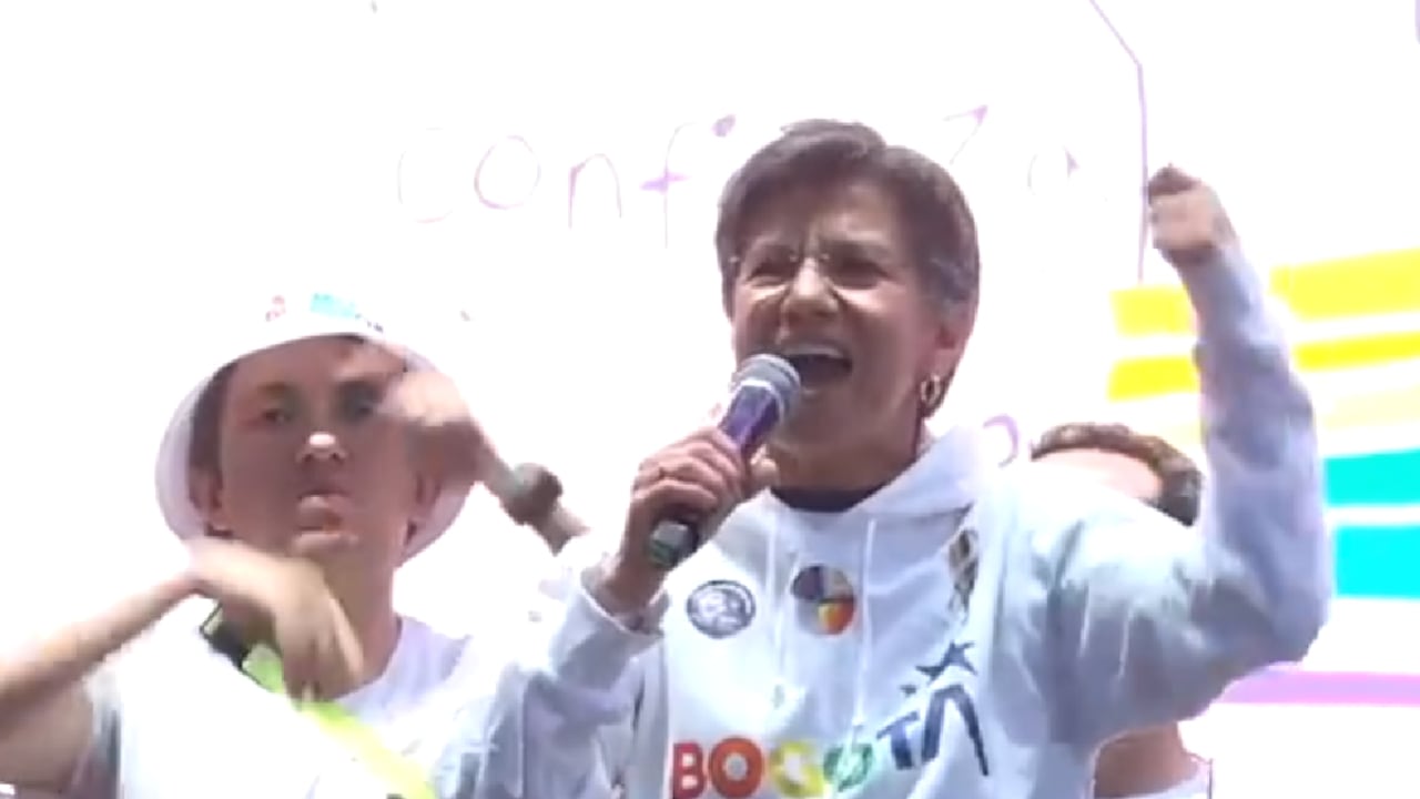Claudia López en el cierre de la marcha del orgullo LGTBIQ, en Bogotá.