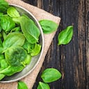 La espinaca tiene vitaminas y minerales que fortalecen el cuerpo.