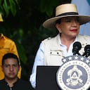 Honduran President Xiomara Castro delivers a speech during the launching of a reforestation campaign in Los Naranjos Archaeological Park on the shores of the Yojoa lake, located 140 kms to the north of Tegucigalpa on May 27, 2023. Honduras launched on May 30, 2023 a plan to save Lake Yojoa, its largest freshwater natural reserve, endangered by the aquaculture industry, agricultural activities, deforestation and other environmental damage. "The Honduran people, through me, order the suspension of the environmental operation licenses, of the large-scale industrial aquaculture that is destroying our Lake Yojoa", President Xiomara Castro told her ministers in a ceremony on the shore of the natural setting. (Photo by Orlando SIERRA / AFP)
