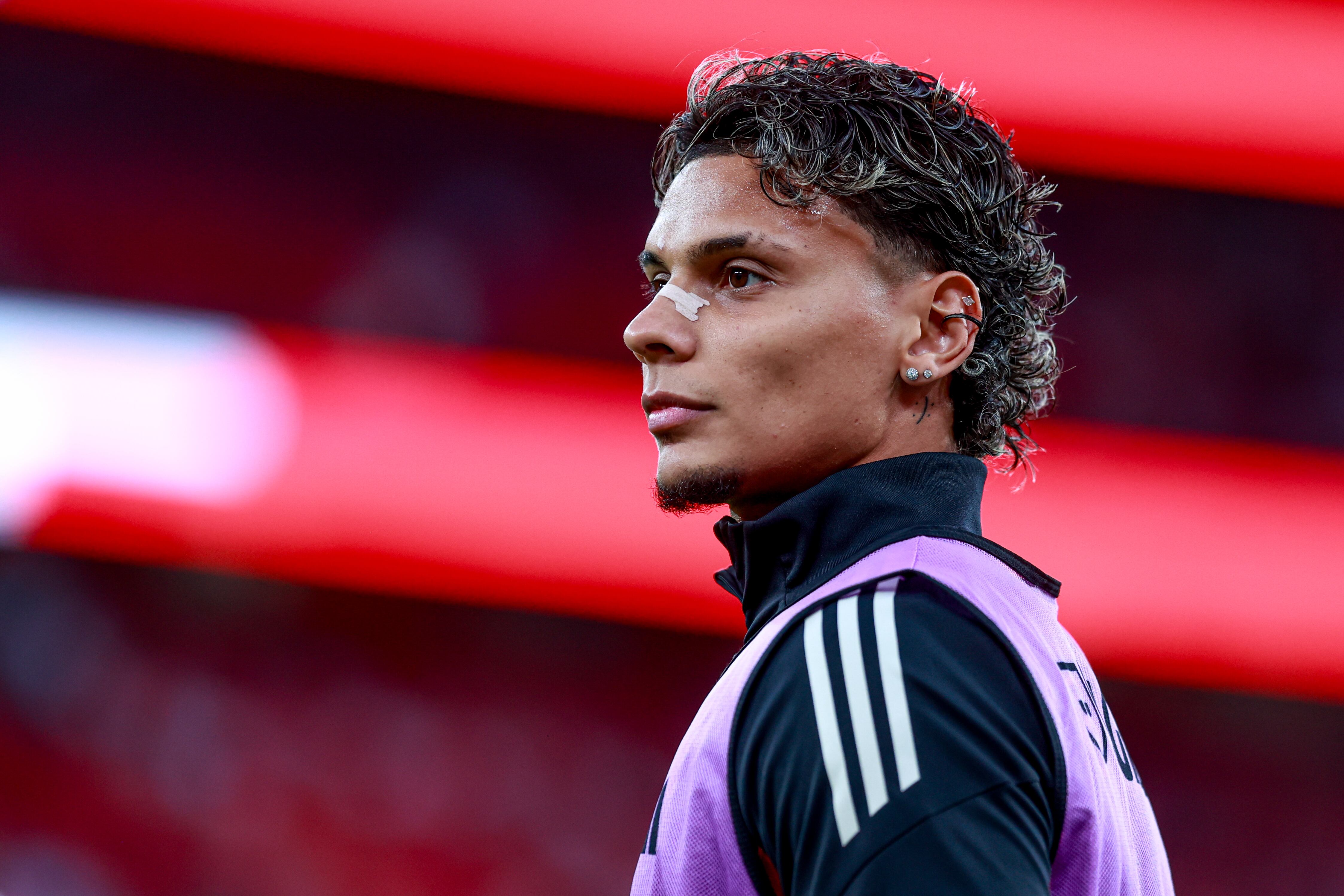LISBON, PORTUGAL - SEPTEMBER 12: Richard Rios of SL Benfica looks on during the Primeira Liga match between SL Benfica and CD Santa Clara at Estadio da Luz on September 12, 2025 in Lisbon, Portugal. (Photo by Valter Gouveia/Sports Press Photo/Getty Images)