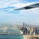 Vista aérea del skyline de Dubái Marina con noria ojo de Dubái, Emiratos Árabes Unidos.