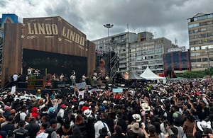 Presentación de Luis Alfonso en el Parque La Mariposa en el centro de Bogotá.