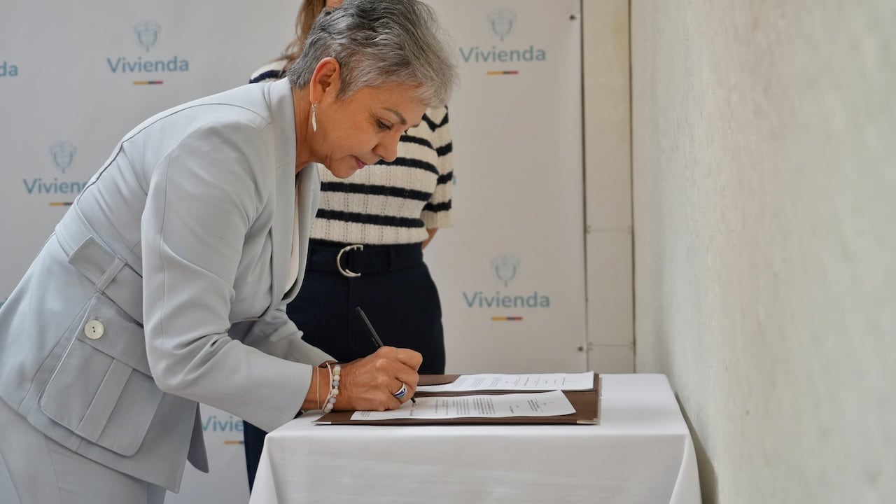 Nelly Mogollón es la nueva directora de la Comisión de Regulación Agua y Saneamiento Básico (CRA).