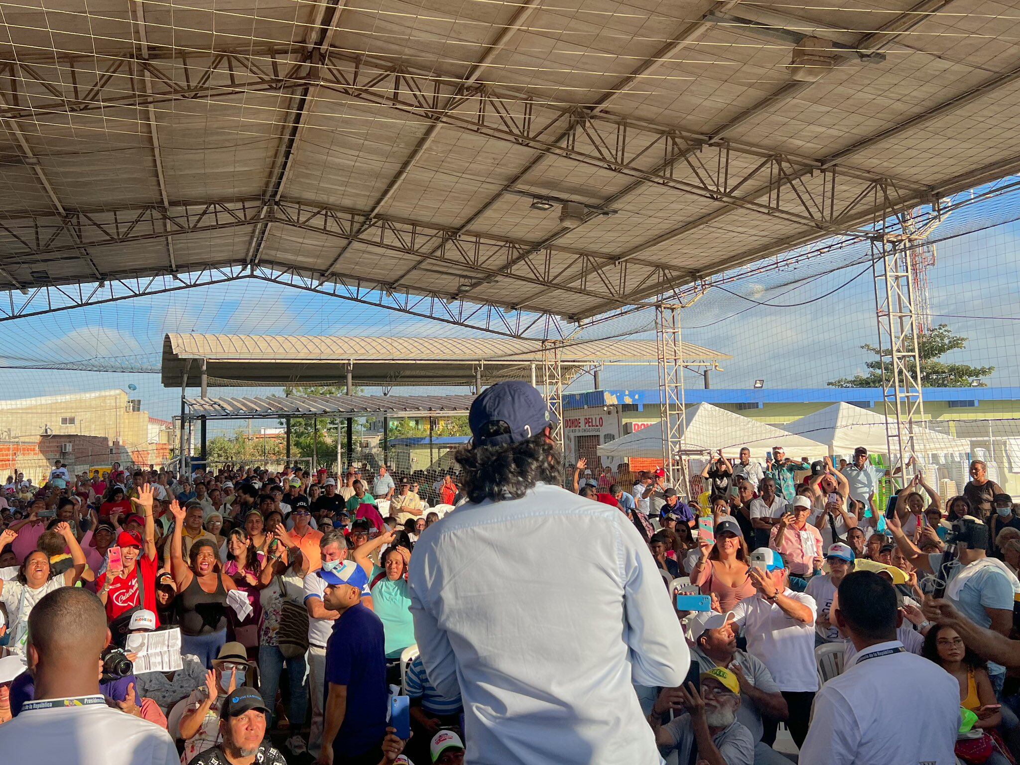 “Si comprueban que el joven con el que me tomé la foto es paraco, renuncio a la política”: Nicolás Petro.