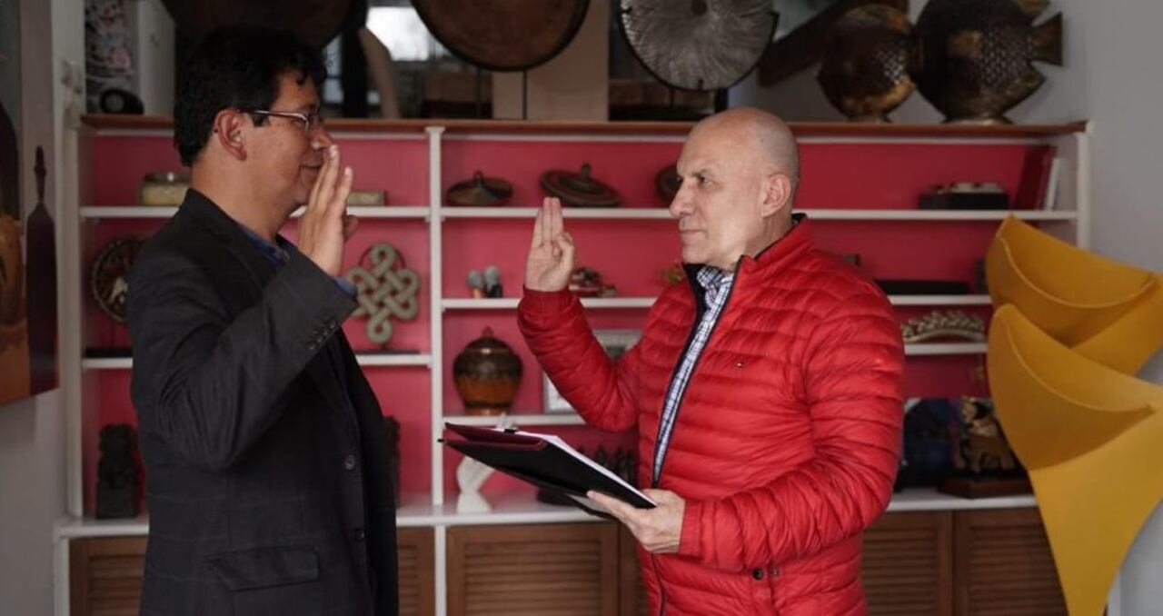 El presidente del Senado Roy Barreras posesionó a Alberto Benavídez como nuevo congresista.