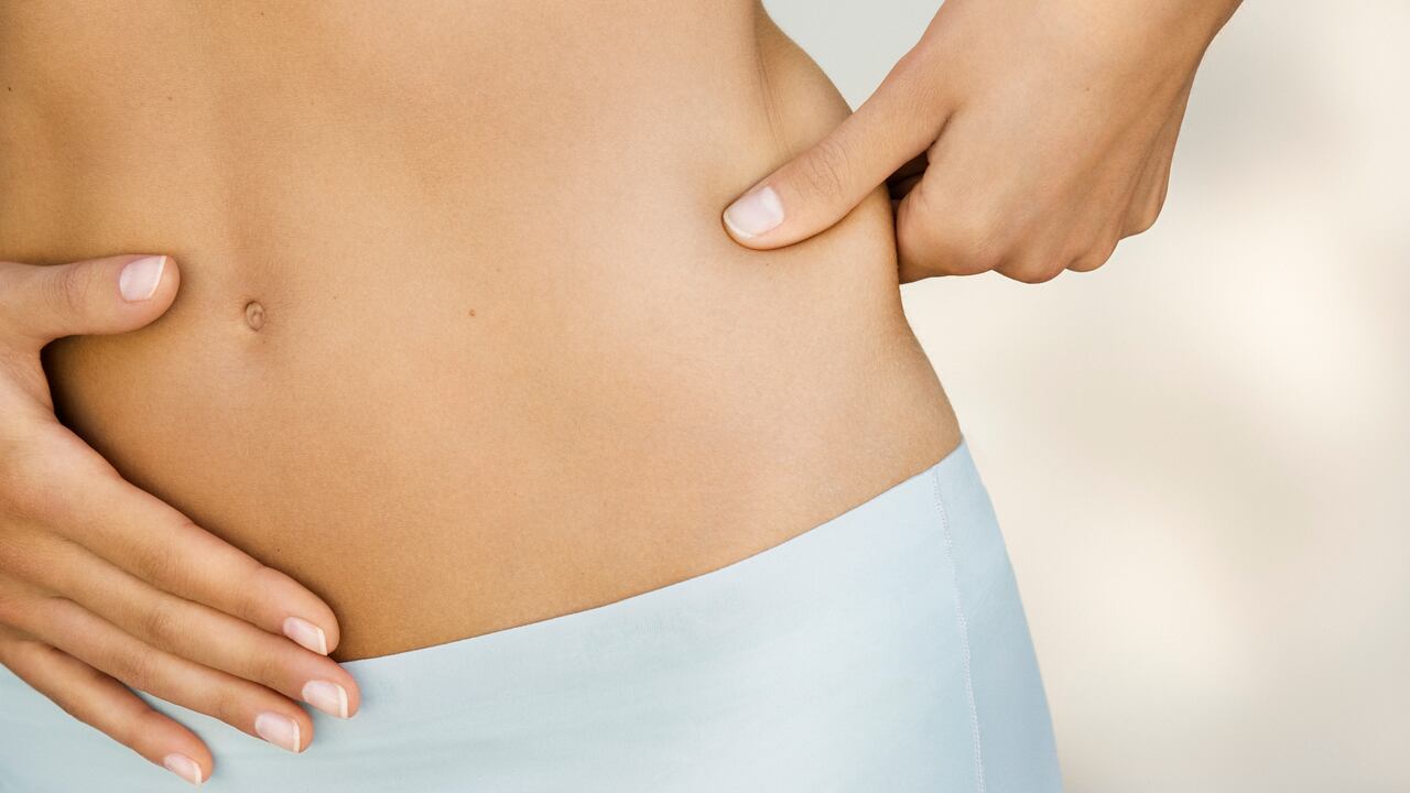 Para mantener un abdomen plano es necesario hacer ejercicio y mejorar la dieta.
