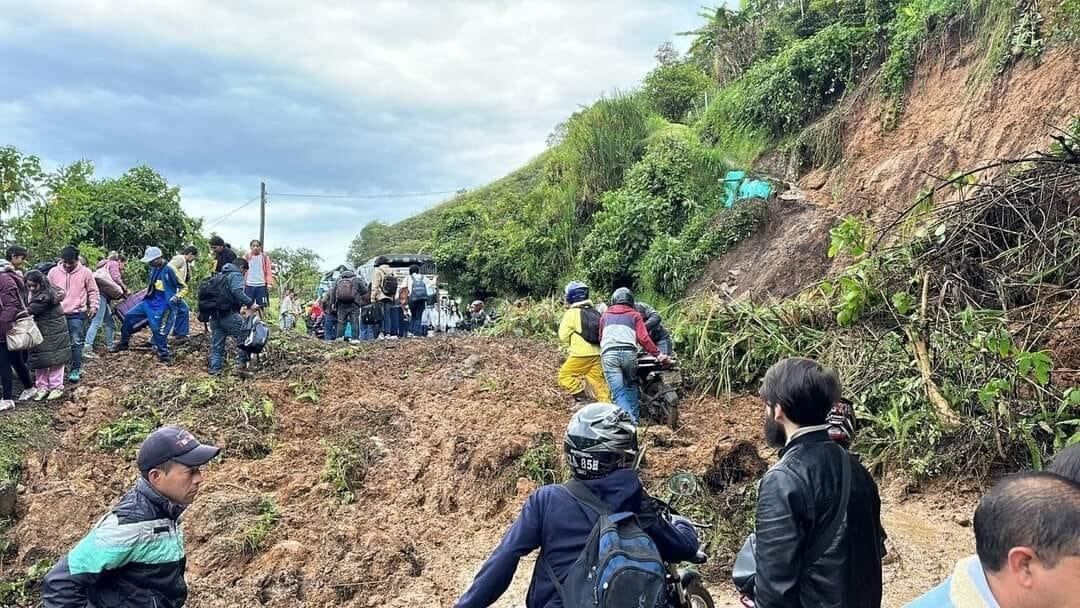 Cuatro derrumbes se presentaron en la vía que comunica a Pasto con el municipio de Chachagüí.