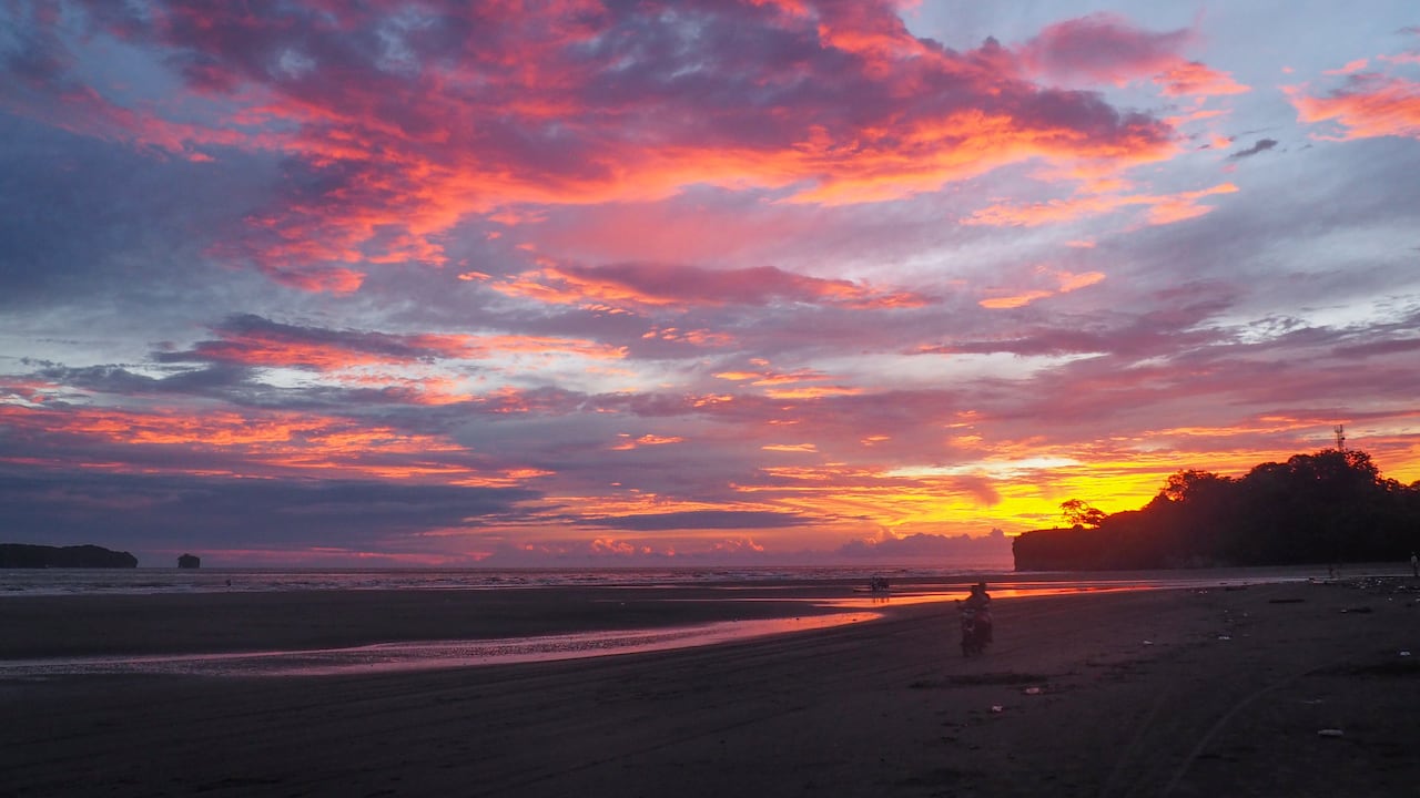 Juanchaco y Ladrilleros son dos playas de Buenaventura que cuentan con ecosistemas selváticos y costeros en el mismo territorio. Foto: Cortesía Getty Images.