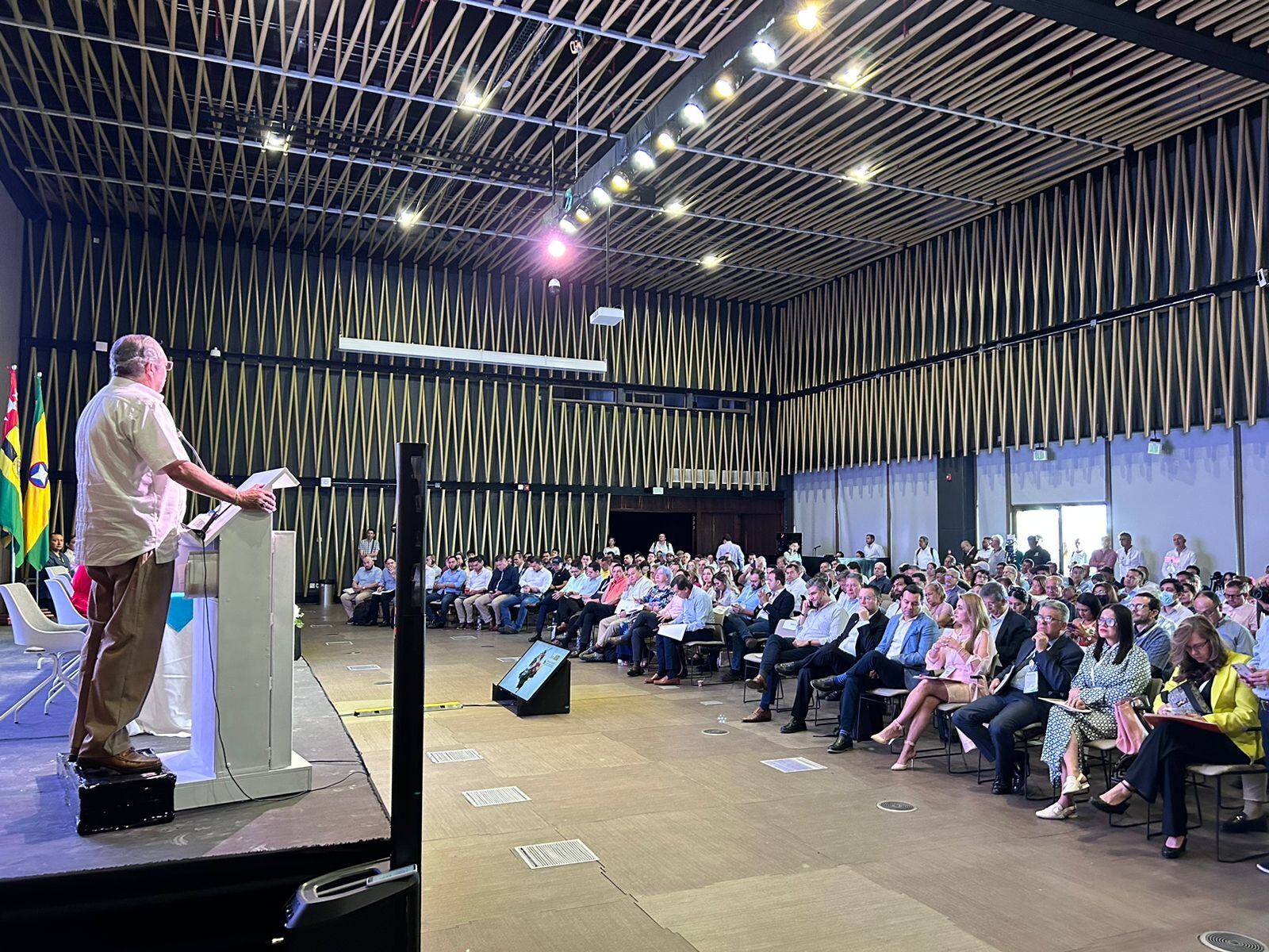 Name explicó que la iniciativa está consignada en el artículo 28 que puso el Congreso en el Plan Nacional de Desarrollo “que espera que tenga la atención y que logre la convocatoria para las decisiones que el país tenga que hacer en adelante”.