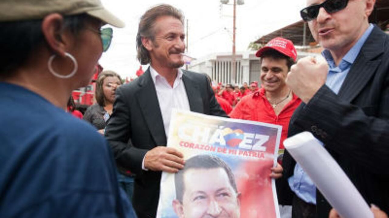 El actor estadounidense Sean Penn asistió a un evento de campaña por la reelección del presidente Hugo Chávez, el domingo, en Valencia (Venezuela).