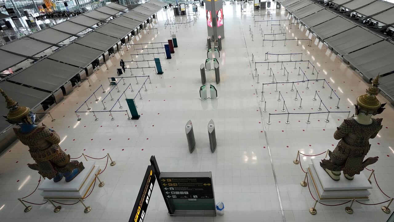 ¡Tome nota! Estas son los aeropuertos en el mundo que tiene restricciones por variante delta (Foto: AP/Sakchai Lalit)