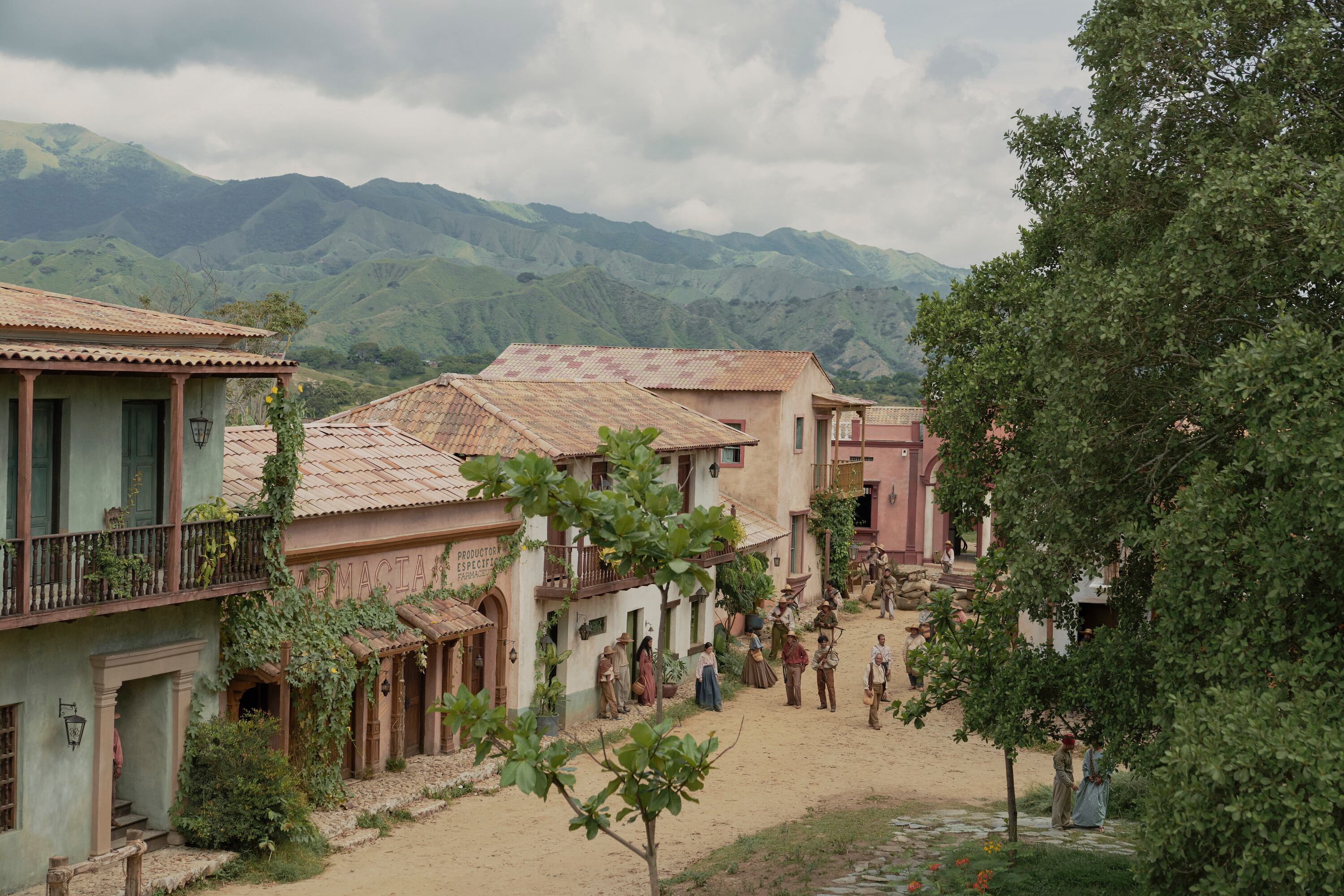 Cien Años de Soledad S1. Cr. Mauro González /Netflix © 2024 | The fictional village of Macondo, brought to life for the series' filming in Alvarado, a town in the Colombian Andes.