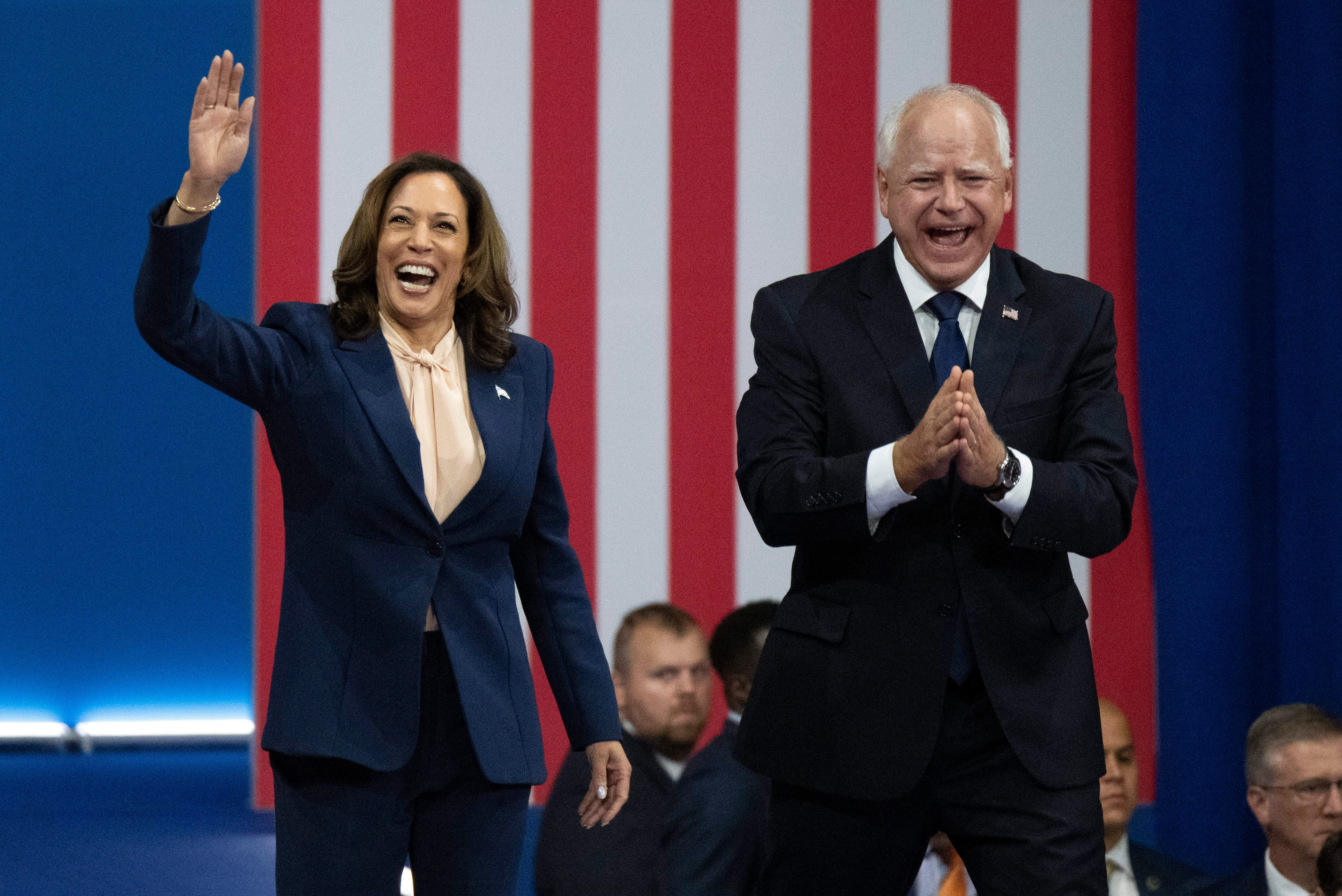 El recién anunciado compañero de fórmula de Kamala Harris, Tim Walz, arremetió este martes contra el candidato republicano a la Casa Blanca, Donald Trump, acusándolo de ser demasiado egoísta para servir a los estadounidenses, durante el primer mitin conjunto de la dupla demócrata.