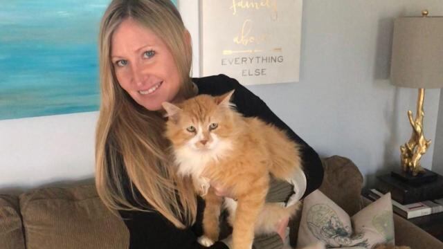 Toby y su dueña, Michelle.