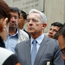 expresidente Alvaro Uribe y su abogado defensor, Jaime Granados, acudieron al Palacio de Justicia para presentar un documento de 125 paginas con sus objeciones contra el auto de hace una semana, en el que la Corte Suprema de Justicia determino investigar al exmandatario por manipulación de testigos
en contra del tambien congresista Ivan Cepeda
Alvaro Uribe bravo
Bogota feb 23 2018
foto Guillermo Torres revista Semana