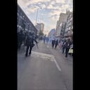 Cientos de mujeres salieron a protestar en el 8M en Bogotá, pero algunos focos de disturbis y ataques a las estaciones de Transmilenio fueron dispersadas por el ESMAD. Foto: @RNacional_News