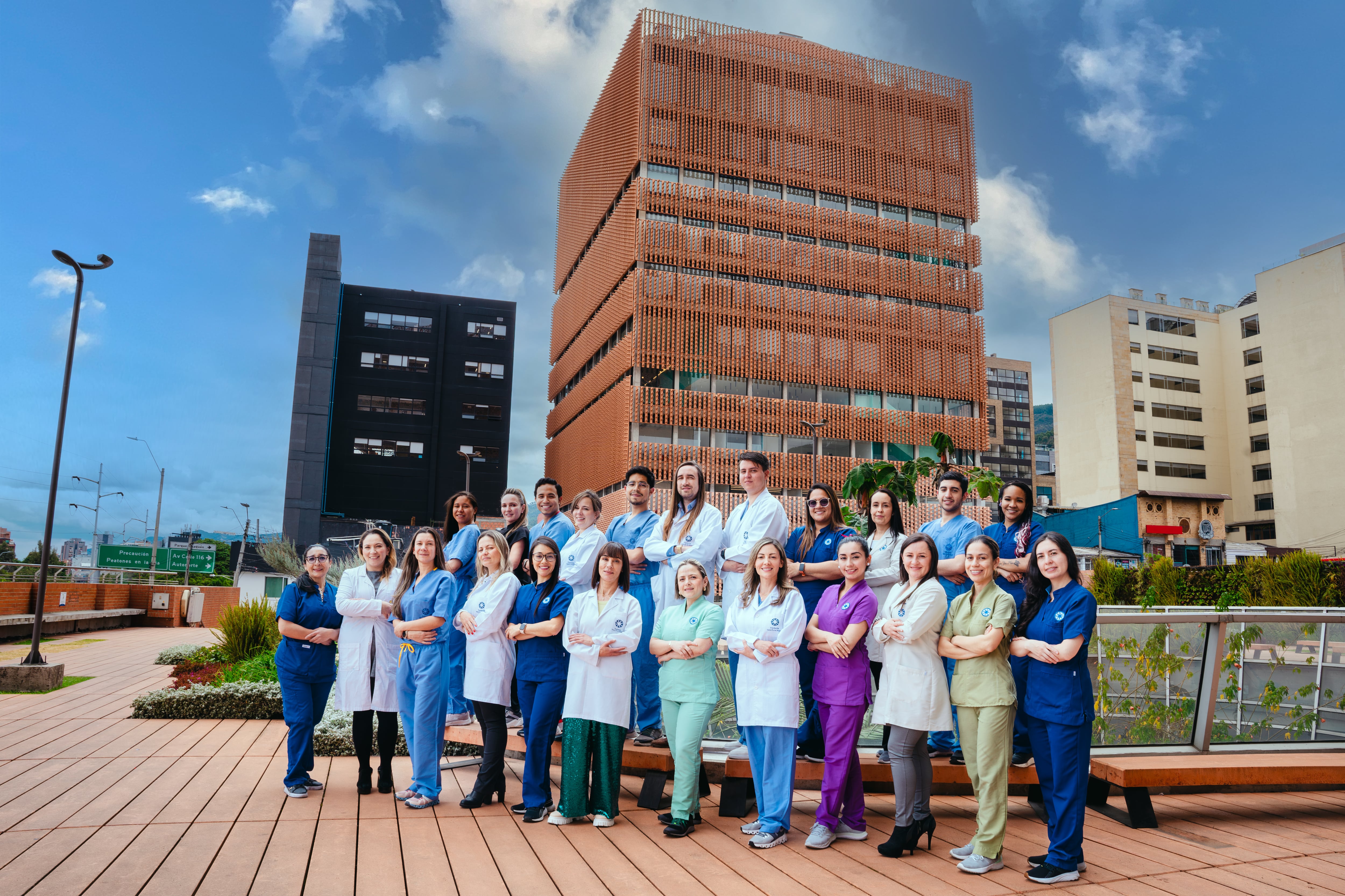 En el modelo de atención integral en salud para los pacientes con quemaduras de alta complejidad de la FSFB interviene un equipo con cerca de 70 profesionales en diversos campos.