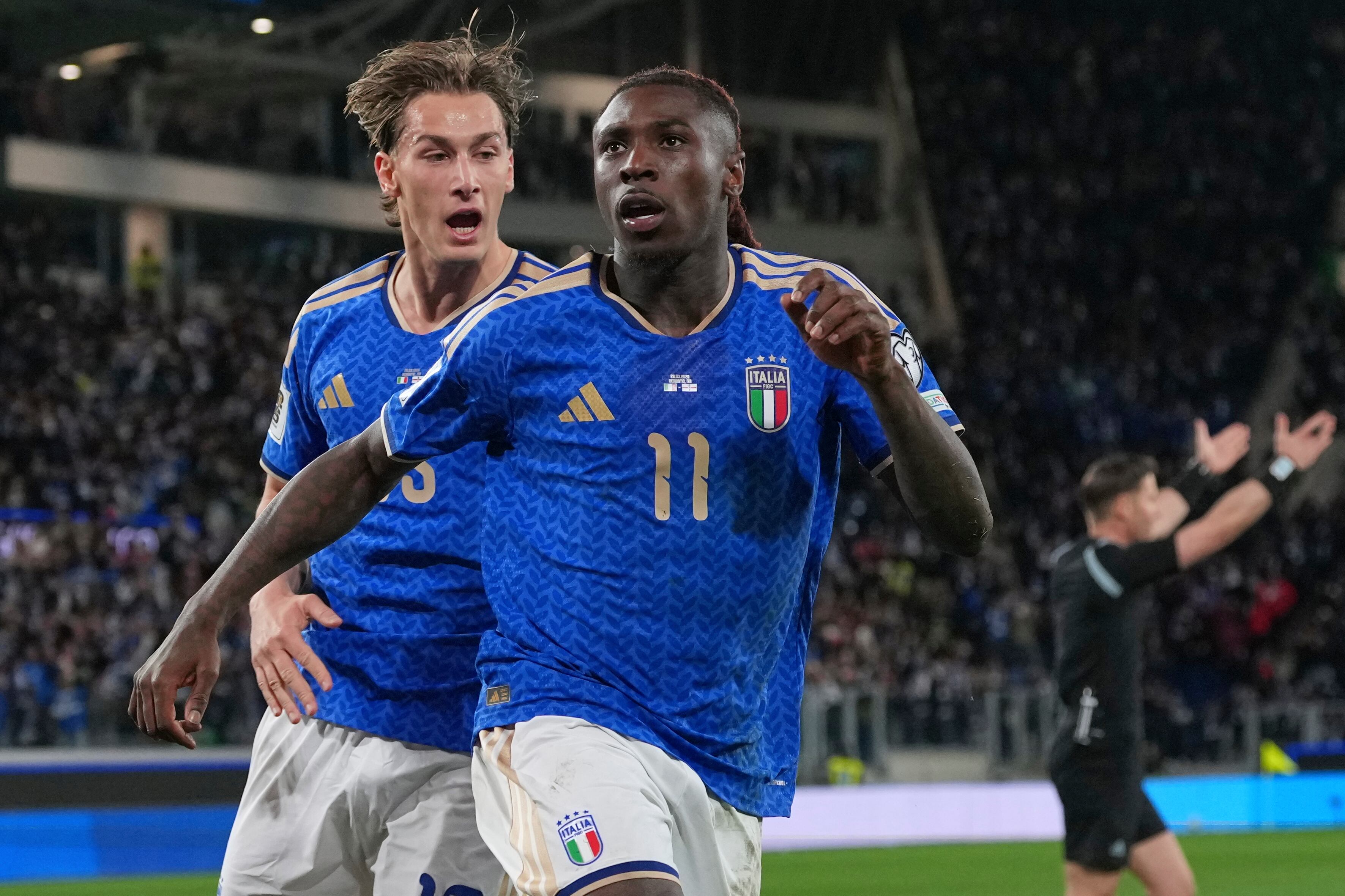 Italia celebra el gol de la tranquilidad, ante Irlanda del Norte, que los deja a un paso del Mundial 2026.