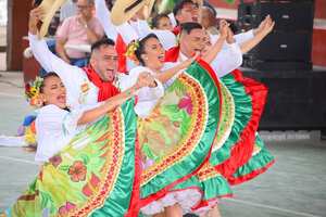La música y el baile son los principales protagonistas de esta fiesta.