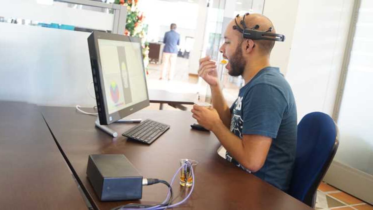 El dispositivo imita el sentido del gusto de los humanos.