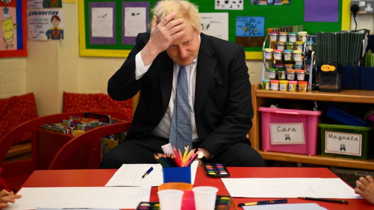 Escándalos del primer ministro habrían sido una de las causas de las derrotas del Partido Conservador en varias localidades durante elecciones locales.