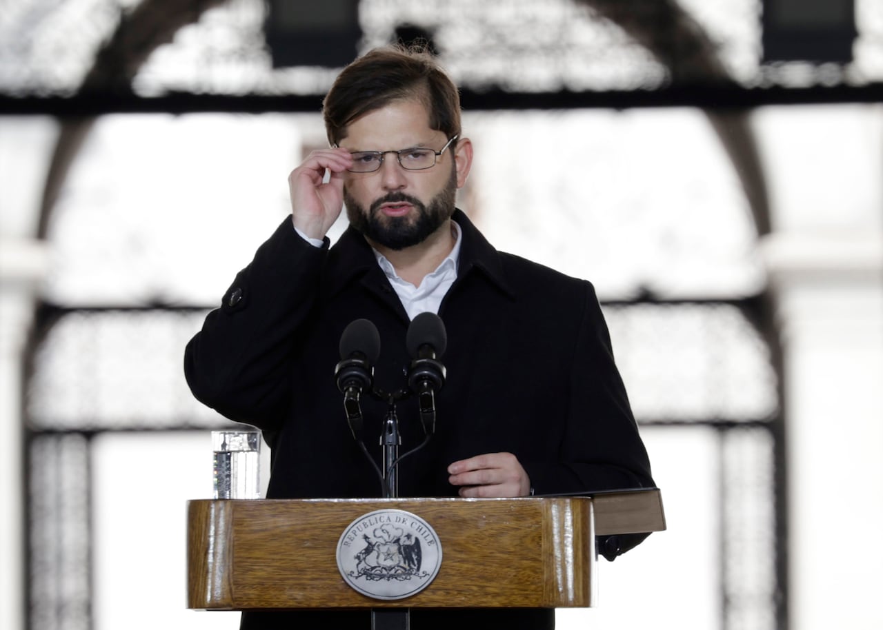 El presidente de Chile, Gabriel Boric, habla durante un evento oficial con dignatarios internacionales para conmemorar el 50 aniversario del golpe militar de 1973 el 11 de septiembre de 2023 en Santiago, Chile.