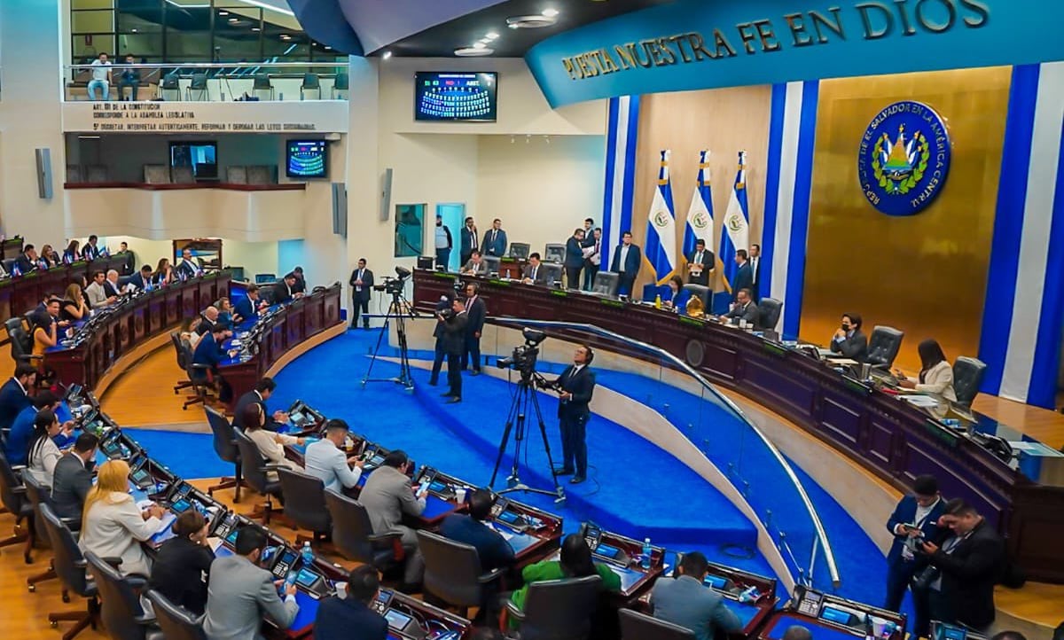 La propuesta que redujo 24 escaños en el legislativo fue impulsada por el propio presidente Bukele.
