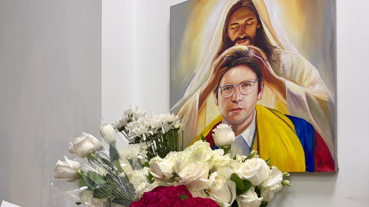 A un año del atentado contra Miguel Uribe Turbay, familiares, amigos y ciudadanos se reunieron en una eucaristía para honrar su memoria.
