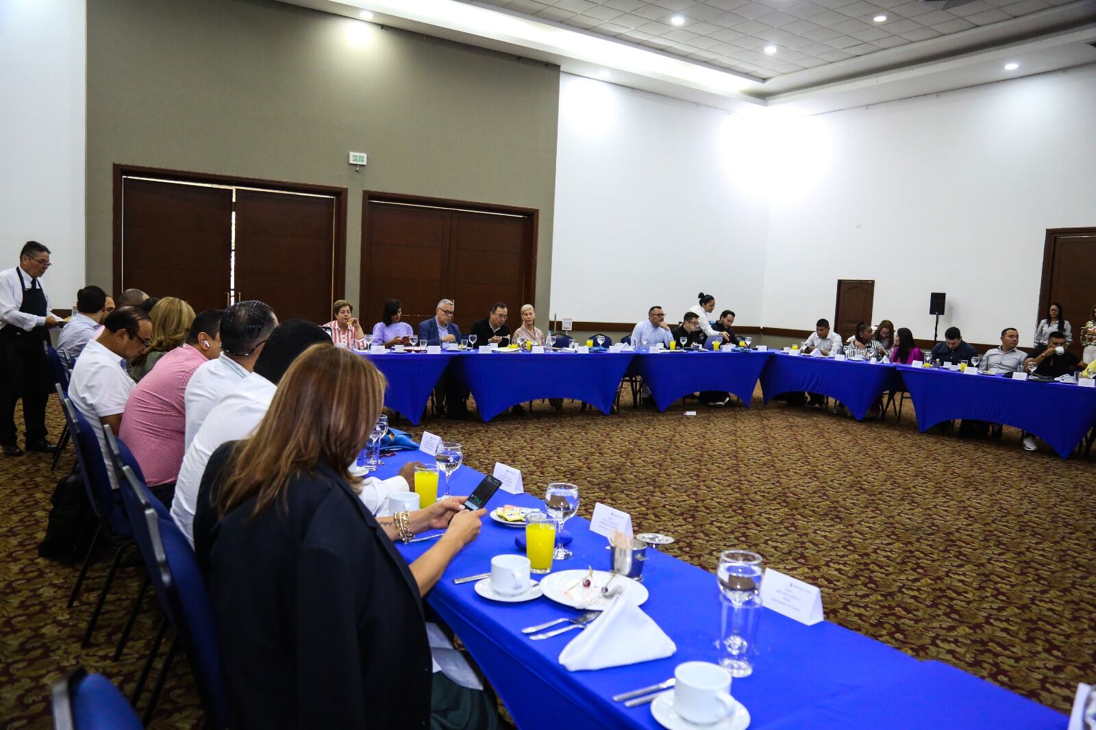 La U desarrolló un cónclave con varios ministros del Gobierno el pasado viernes.