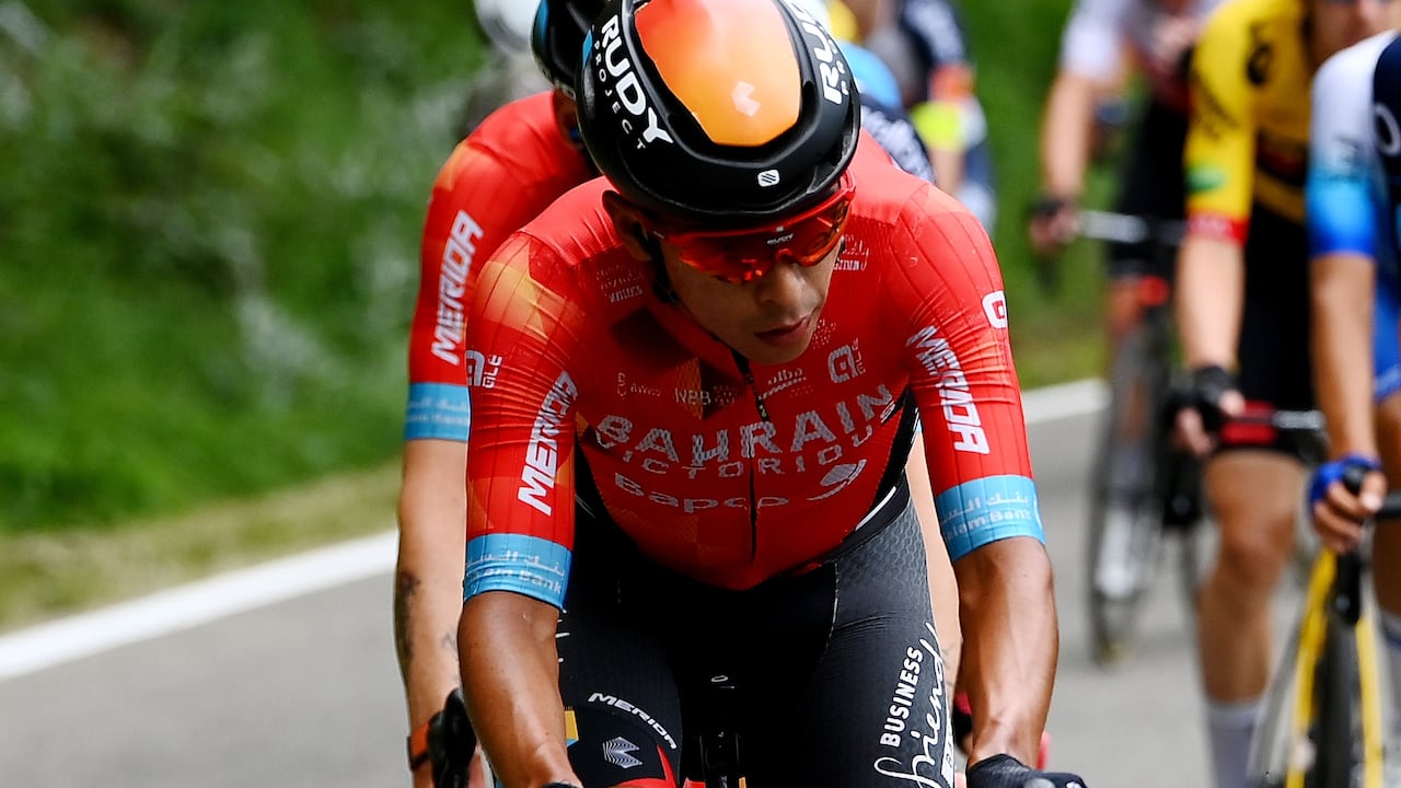 GENOA, ITALY - MAY 19: (L-R) Santiago Buitrago Sanchez of Colombia and Team Bahrain Victorious and Wilco Kelderman of Netherlands and Team Bora - Hansgrohe compete in the breakaway during the 105th Giro d'Italia 2022, Stage 12 a 204km stage from Parma to Genova / #Giro / #WorldTour / on May 19, 2022 in Genoa, Italy. (Photo by Tim de Waele/Getty Images)