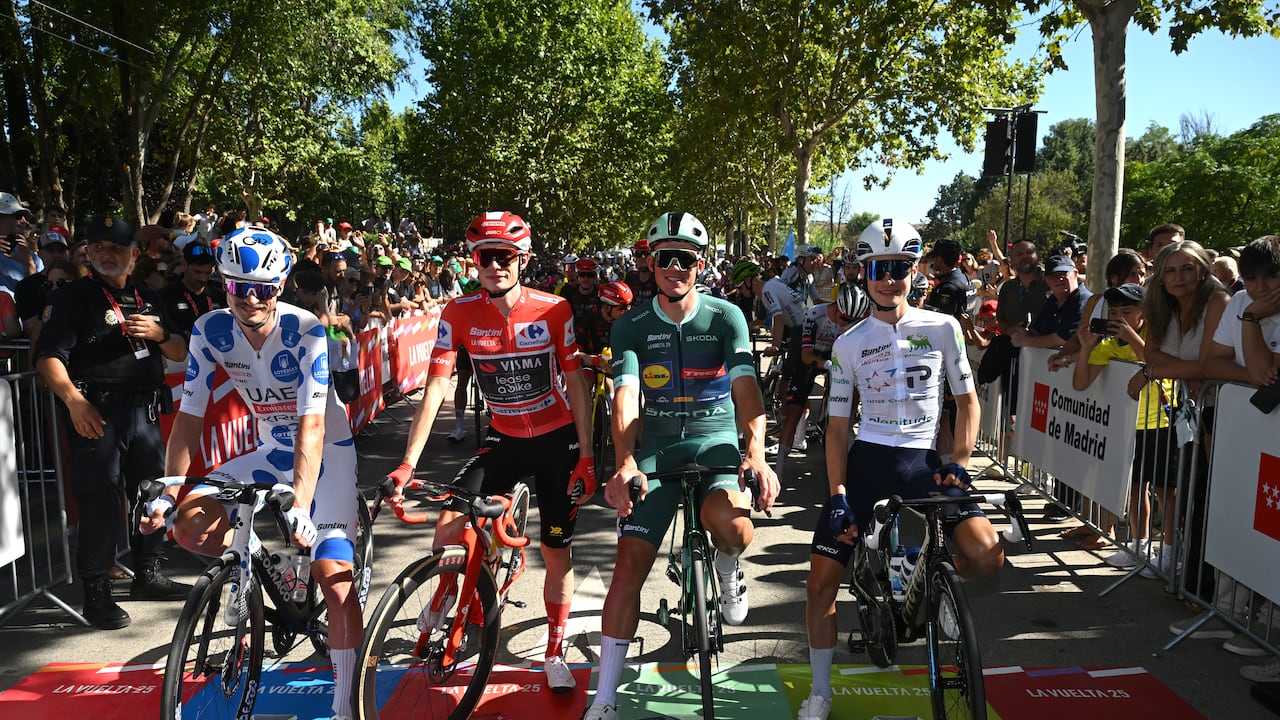 ALAPARDO, SPAIN - SEPTEMBER 14: (L-R) Jay Vine of Australia and UAE Team Emirates - XRG - Polka dot Mountain Jersey, Jonas Vingegaard of Denmark and Team Visma | Lease a Bike - Red Leader Jersey, Mads Pedersen of Denmark and Team Lidl - Trek - Green Points Jersey and Matthew Riccitello of The United States and Team Israel - Premier Tech - White Best Young Rider Jersey prior to the La Vuelta - 80th Tour of Spain 2025, Stage 21 a 108km stage from Alalpardo to Madrid / #UCIWT / on September 14, 2025 in Alalpardo, Spain. (Photo by Dario Belingheri/Getty Images)