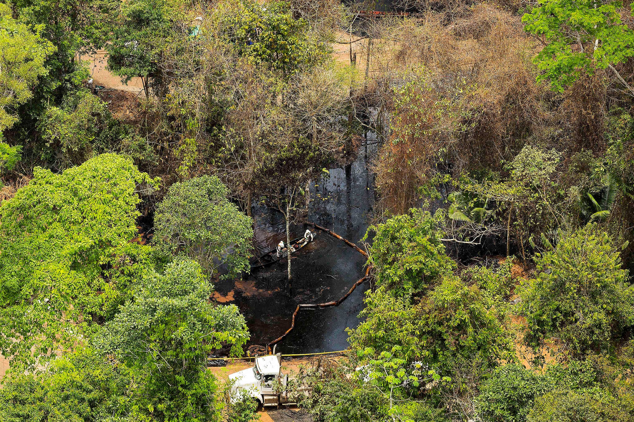 En marzo de 2018 se presentó un derrame de crudo que afectó 49 fuentes hídricas de Santander. Foto: Archivo Semana