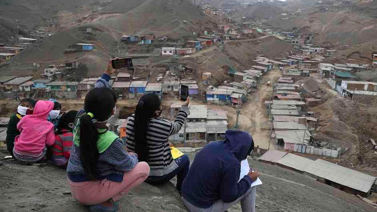 Llegar a los territorios remotos de Colombia es el reto que tienen los servicios de telecomunicaciones en Colombia.