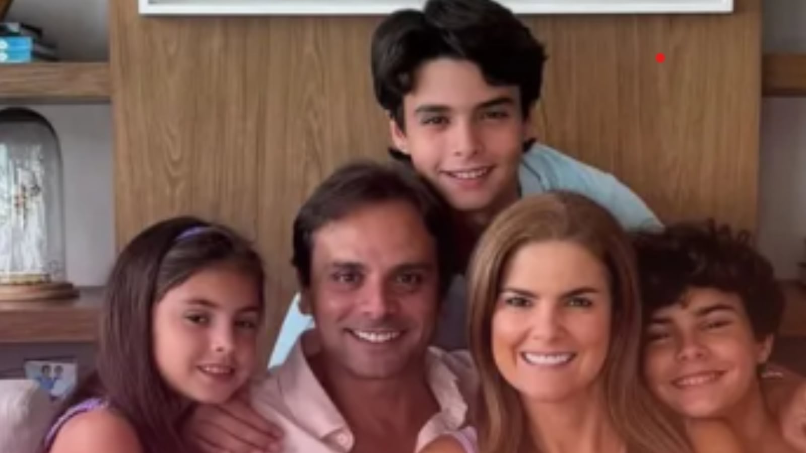 Rochi Stevenson y Alfredo Varela, junto a su familia, consolidaron su relación tras conocerse en El Desafío 2006, una de las historias de amor más duraderas que ha dejado el reality colombiano.
