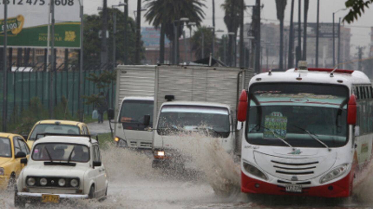 Lluvias presentadas en la capital. Avenida Cali.