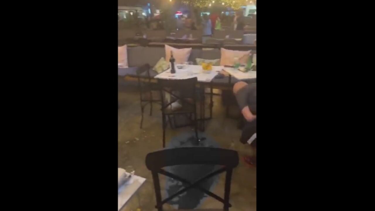 Captura de vídeo donde se ve el estado en que quedó el restaurante.