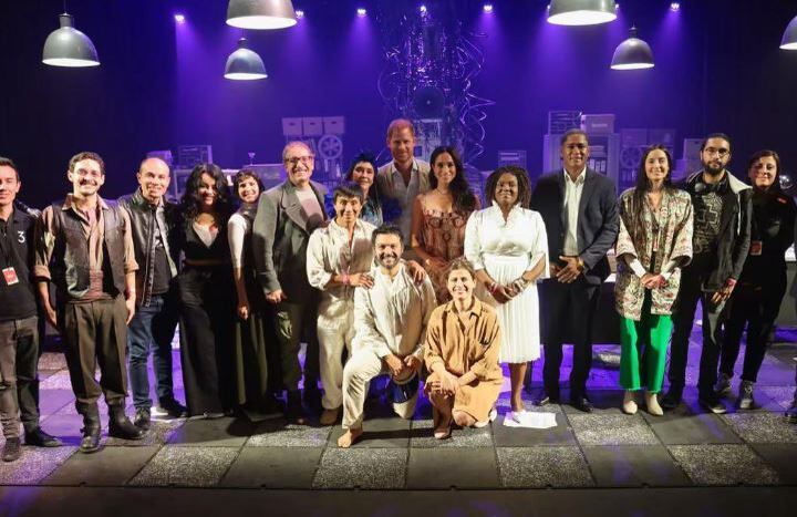 El príncipe Harry y Meghan Markle visitaron la obra de Julián Román