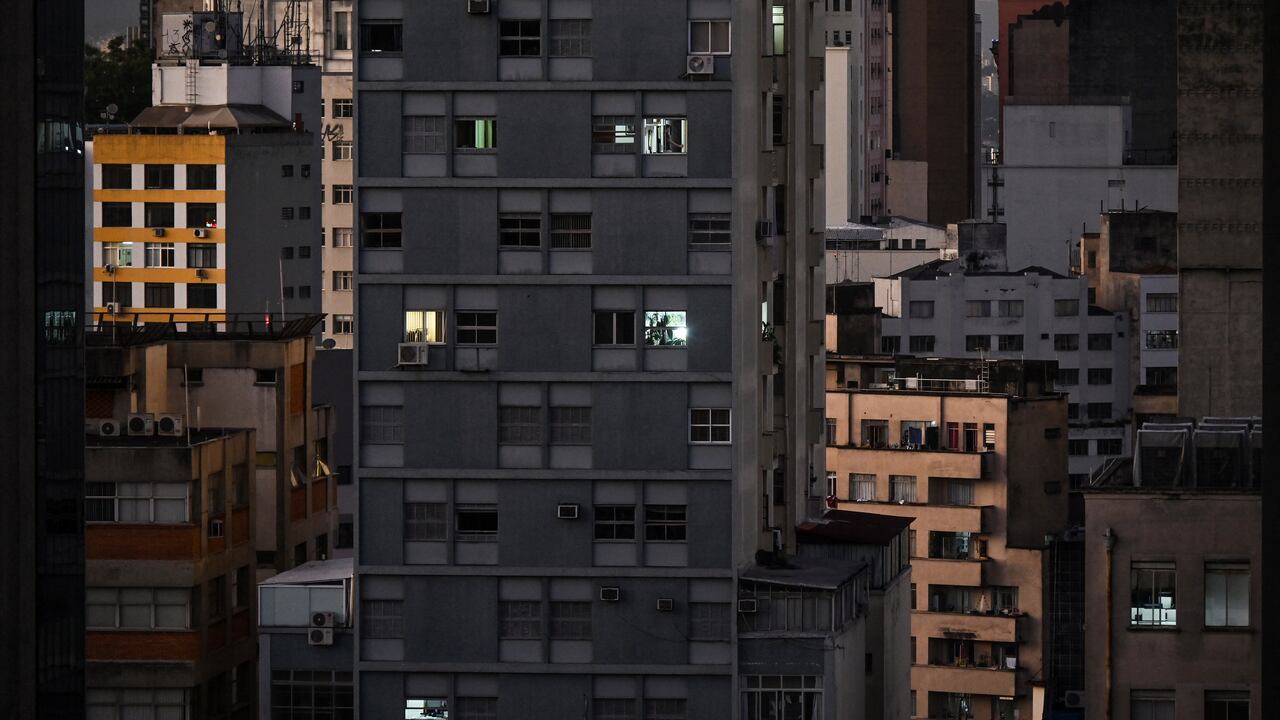 Vista de edificios en el centro de Sao Paulo en Brasil. El auge de los microapartamentos refleja una tendencia creciente en los últimos años en la ciudad más poblada de América Latina y en otras ciudades brasileñas. Foto: AFP