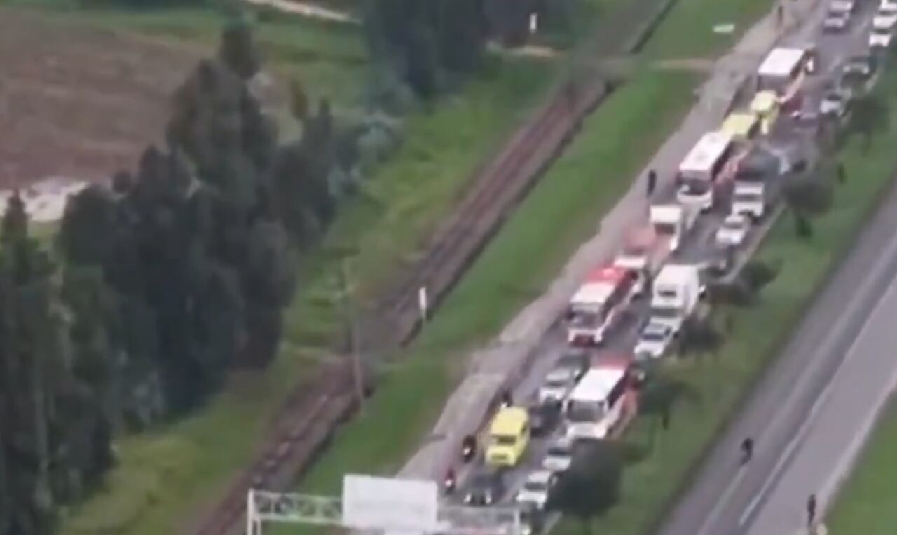 Este es el panorama que se vive en el sector por cuenta de la vía cerrada.