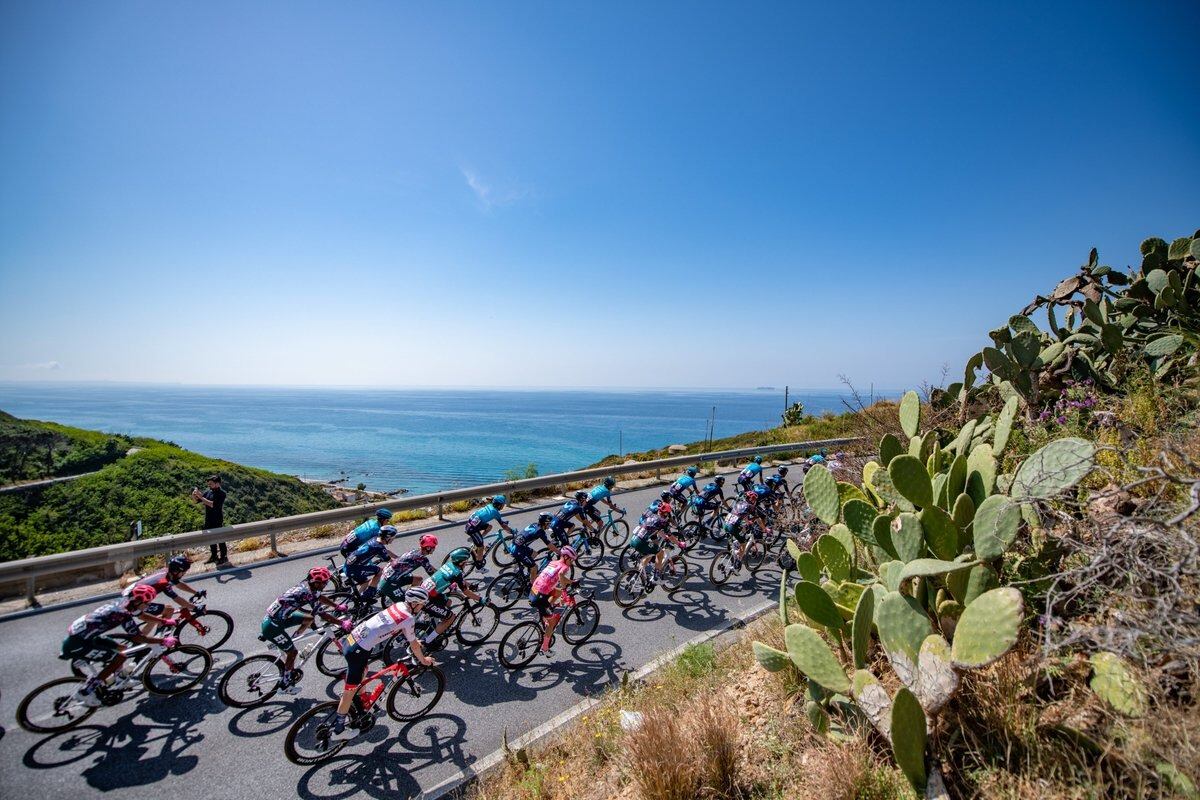 La sexta jornada del Giro de Italia 2022 se podrá observar este jueves 12 de mayo en directo a partir de las 5:40 a. m. por DirecTV y desde las 6:00 a. m. por el canal Caracol HD2. Igualmente, SEMANA traerá toda la información de la fracción.