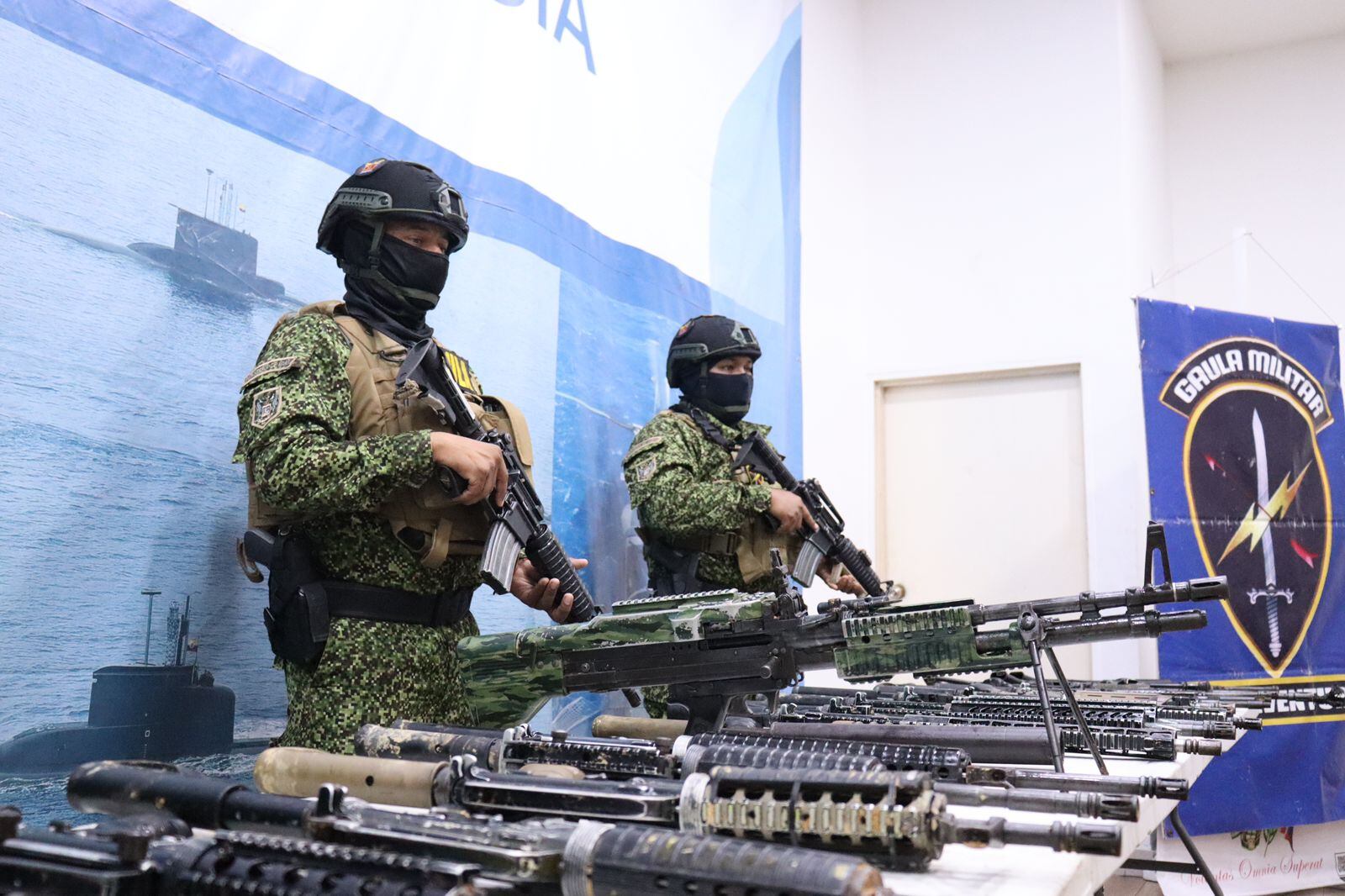 Una ametralladora, 21 fusiles y un lanzagranadas, fue el arsenal que entregaron ocho integrantes de la Segunda Marquetalia, que decidieron rendirse.