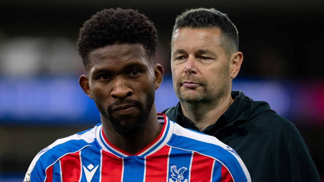 Jefferson Lerma y Pierre Sage, DT de Crystal Palace que lo bajó de jugar la Europa League esta temporada.