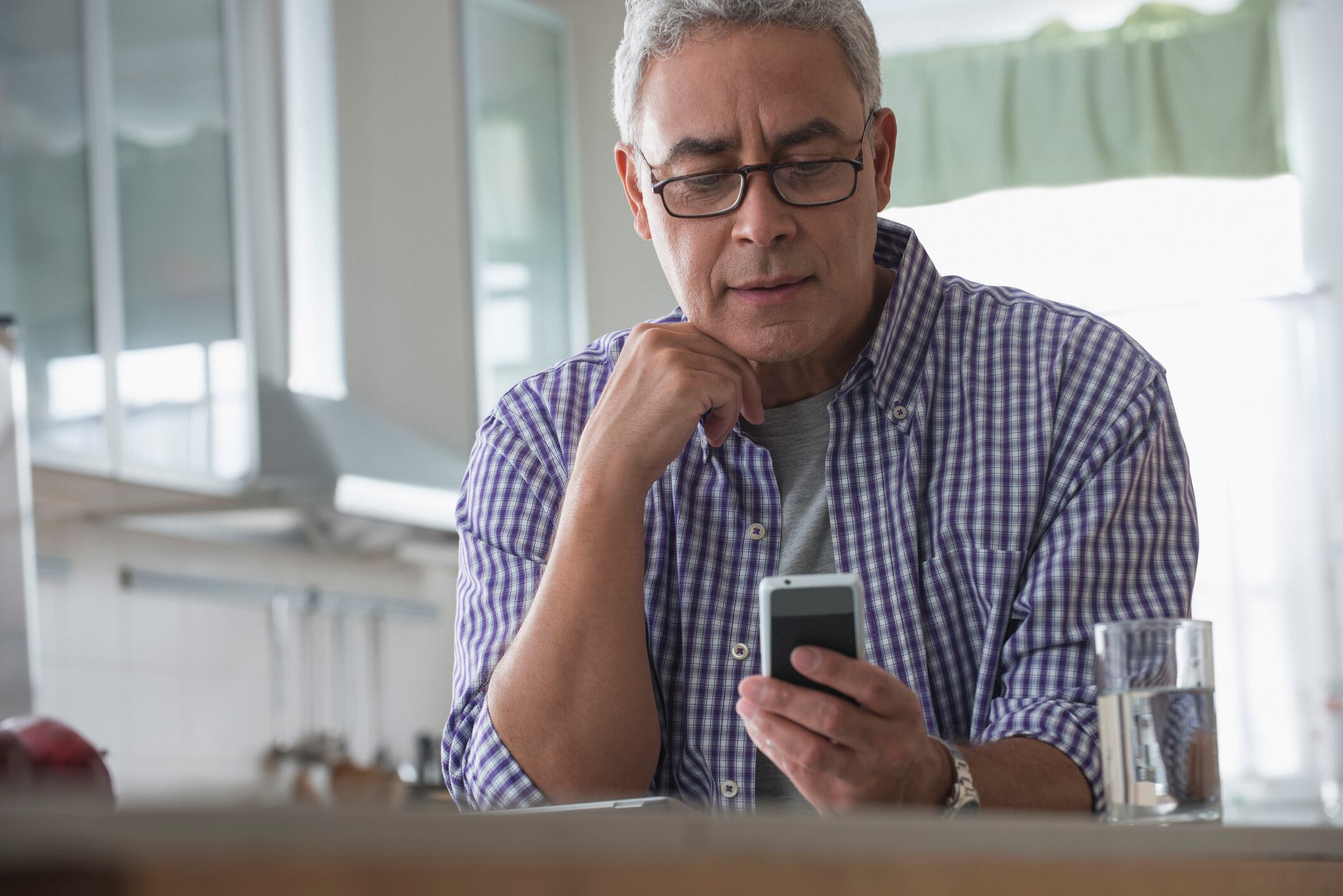 En Colombia aún hay personas que utilizan un celular 'flecha'.