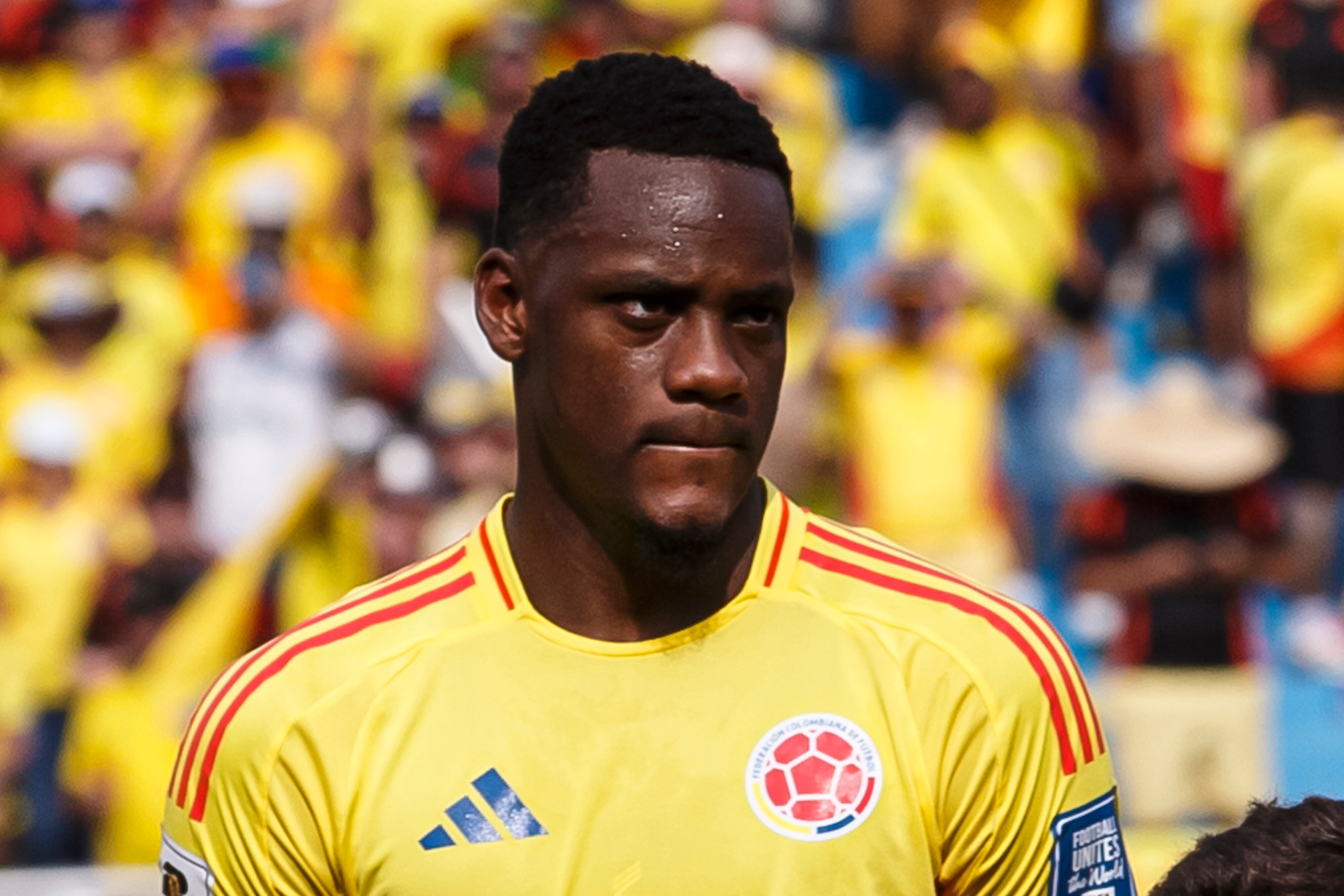 BARRANQUILLA, COLOMBIA - SEPTEMBER 10: Jhon Duran of Colombia getting into the field during to the FIFA World Cup 2026 Qualifier match between Colombia and Argentina at Roberto Melendez Metropolitan Stadium on September 10, 2024 in Barranquilla, Colombia. (Photo by Martín Fonseca/Eurasia Sport Images/Getty Images)