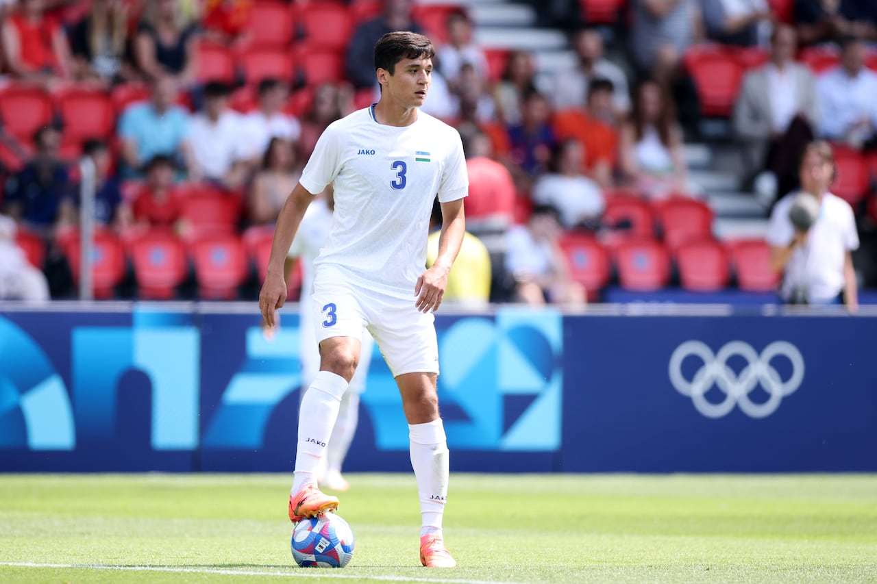 Abdukodir Khusanovof, jugador de Uzbekistan.