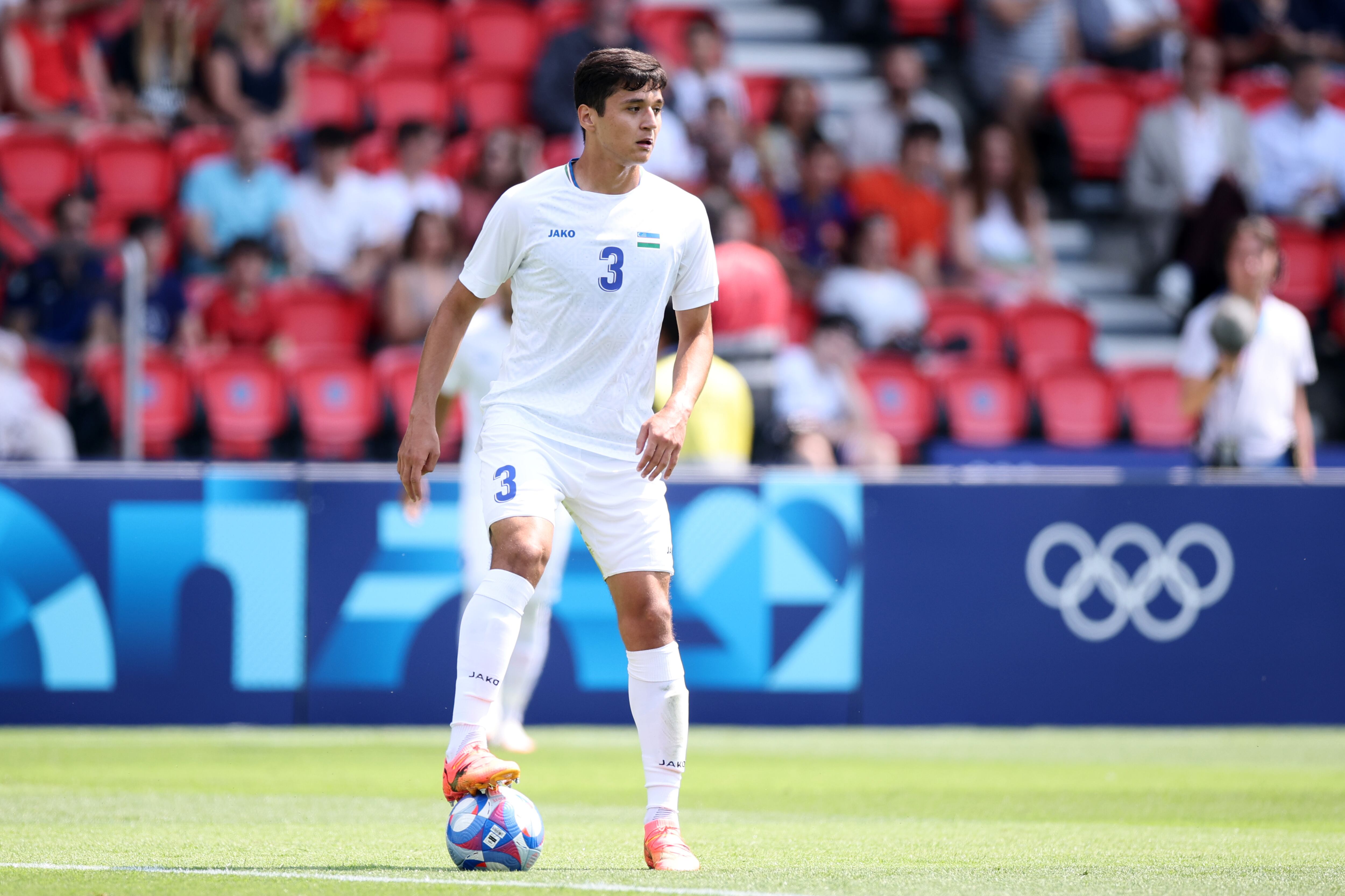 Abdukodir Khusanovof, jugador de Uzbekistan.