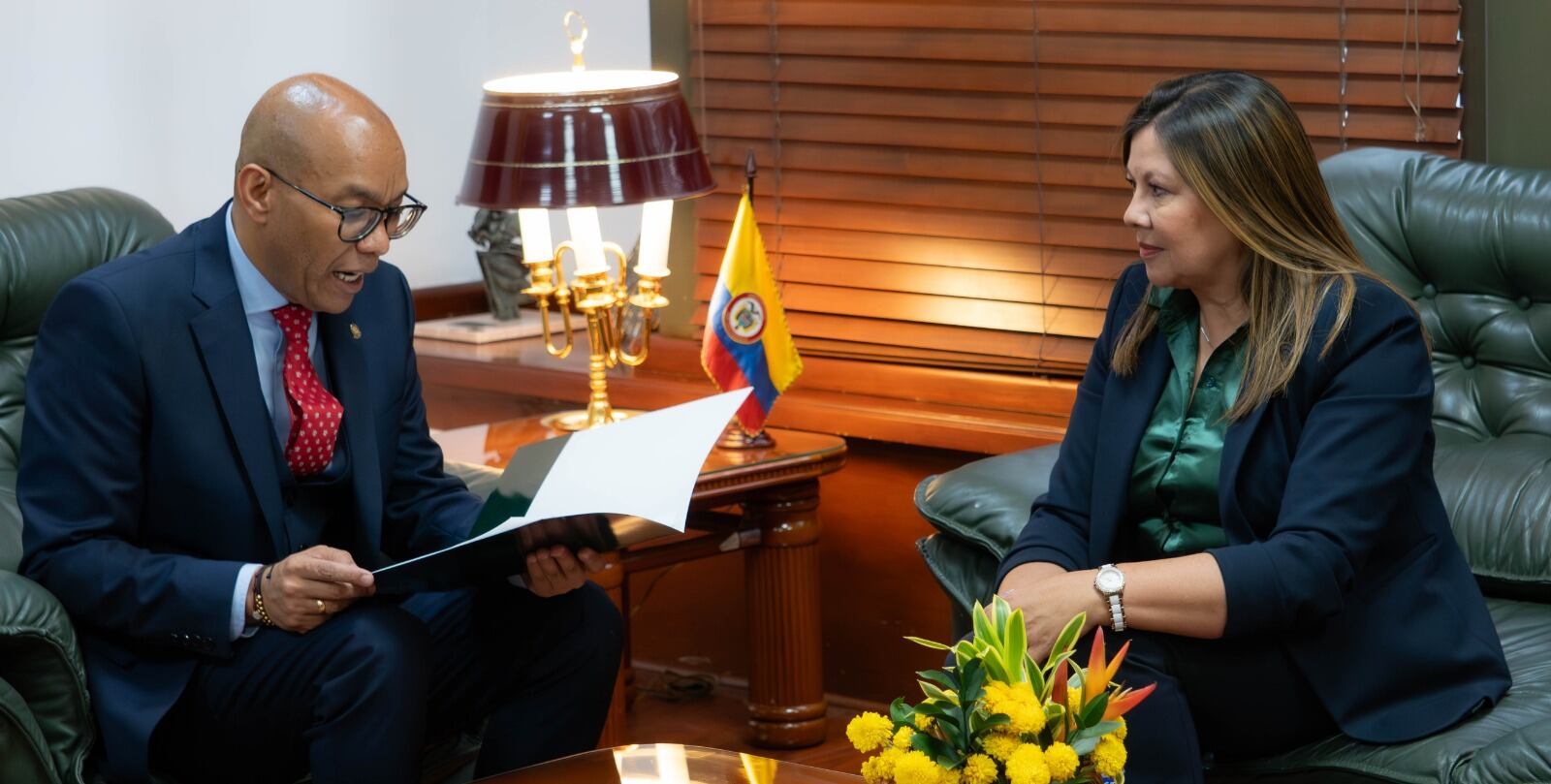 Entrega Acto administrativo del Presidente de la Corte Gerson Chaverra a la Nueva Fiscal General de la Nación, Luz Adriana Camargo